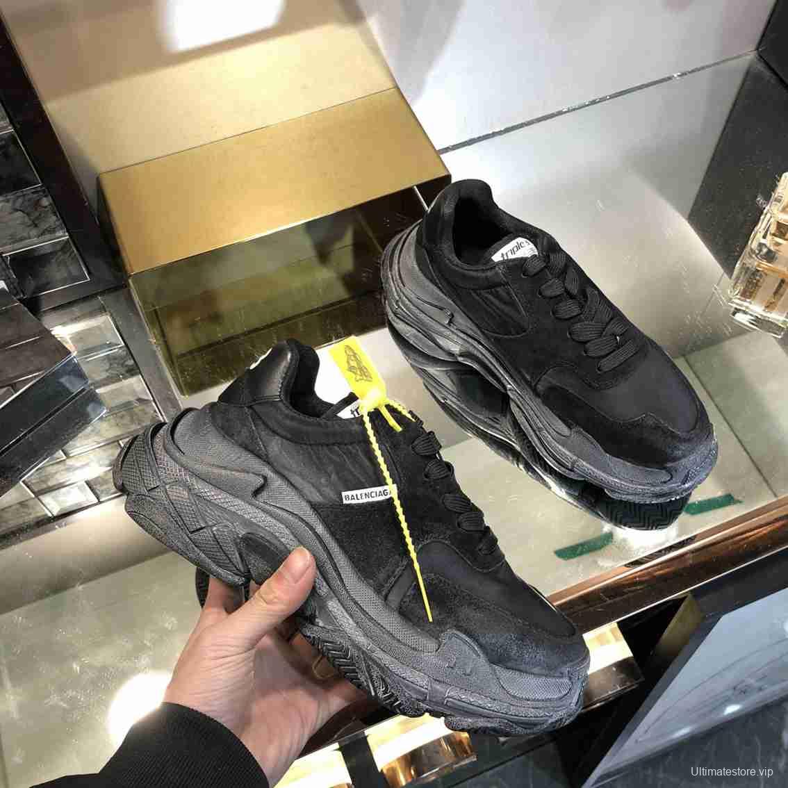 Men/Women Balenciaga Triple S 2.0 Sneaker Black Item 6380340