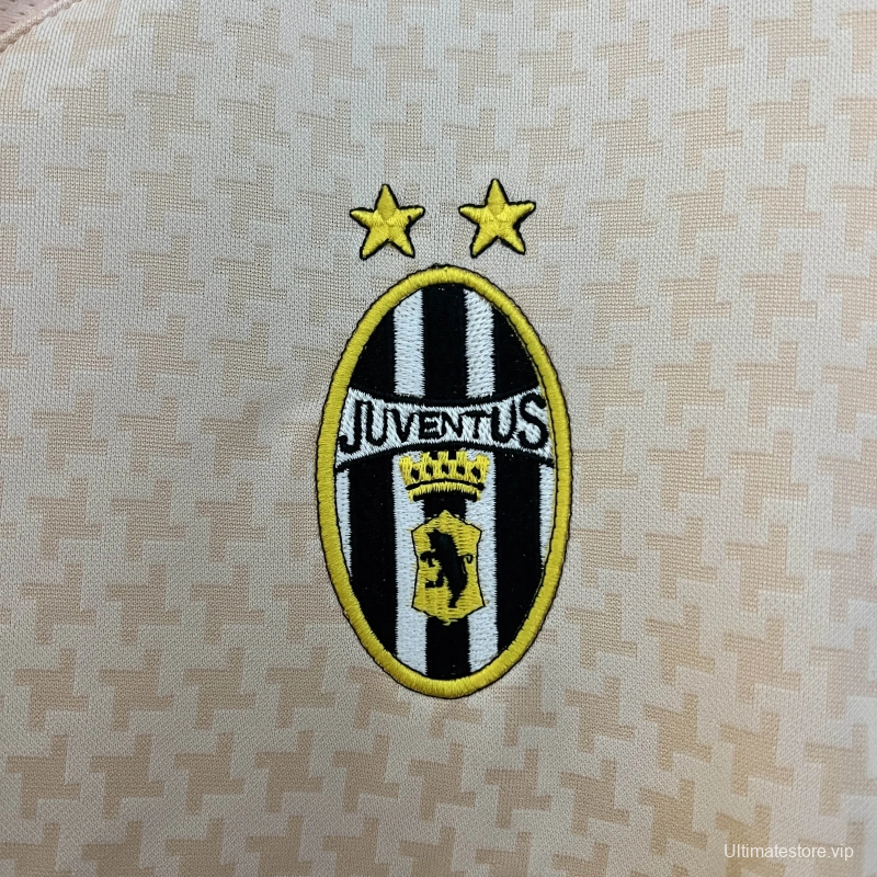 03/04 Retro Juventus Away Jersey